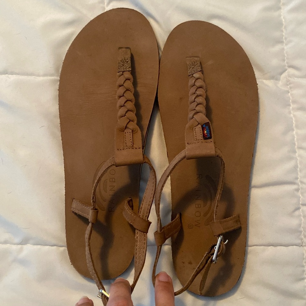 Women’s rainbow size 9 maybe worn once if that. great condition